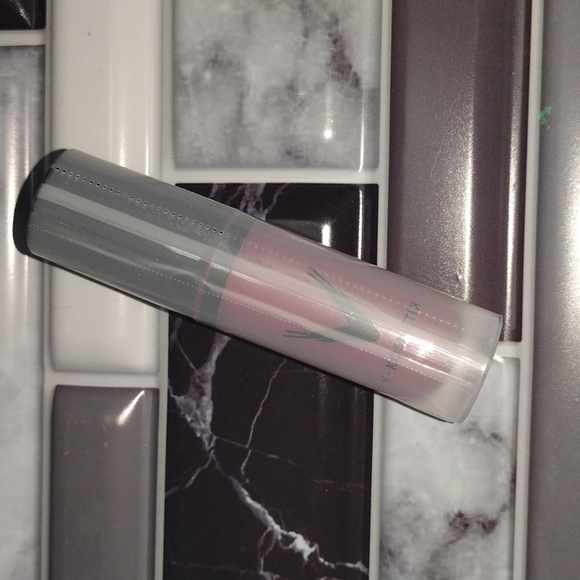 V Kosmetic Liquid Lipstick in Bubbly NWT - Picture 4 of 5